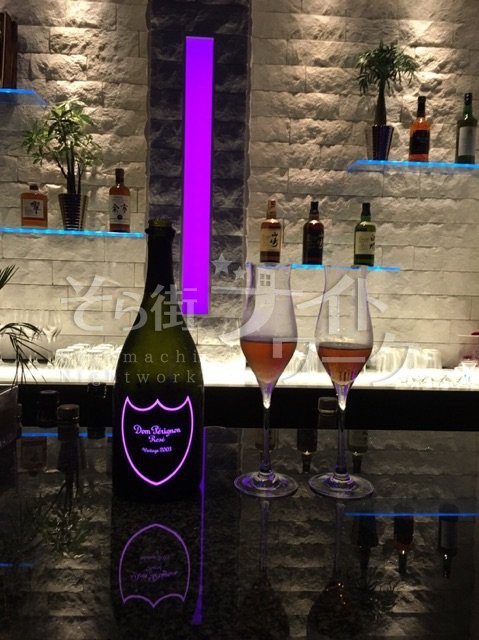 リゾート風のおしゃれな店内で旅行気分で働きませんか？