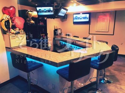 ガールズバーらしからぬ【お給料×待遇】で大注目のお店です…