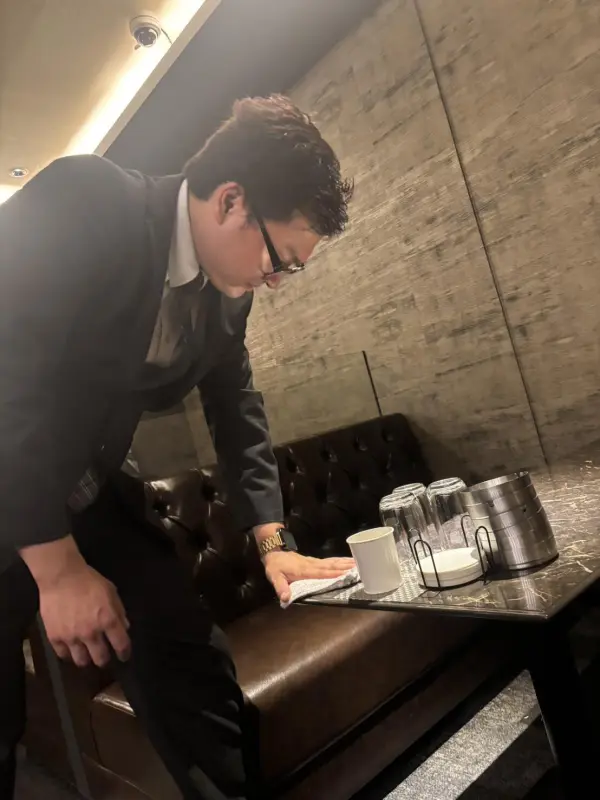 柔らかな笑顔から、初めて来店するお客様も緊張させないような温和で気さくな人柄が伝わってくる店長さん♪
