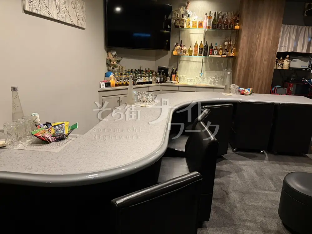 【一見お断り】パンツもOKのカウンター接客★30代・40代が輝く!