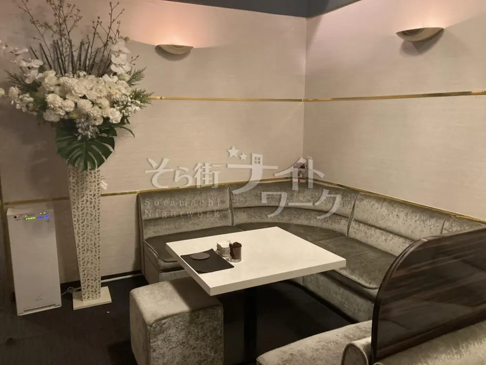 完全会員制ラウンジ｜安心の客層×高待遇♪店内は明るく清潔！