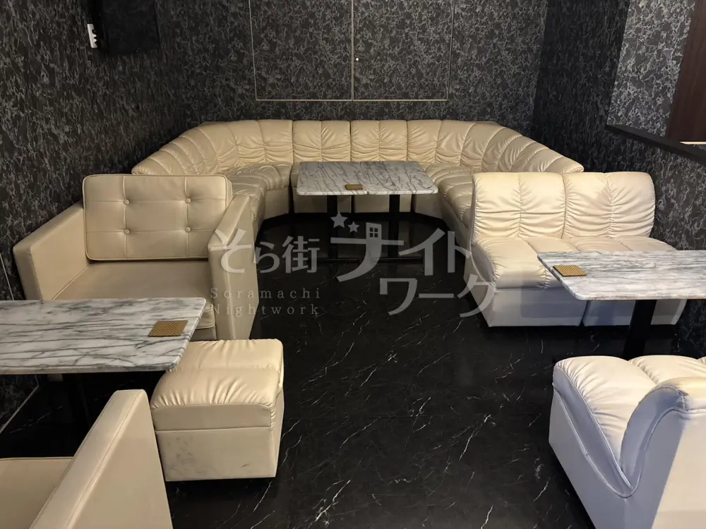 カウンターでゆったり接客★大人女子がさらに輝く自然体スナック★