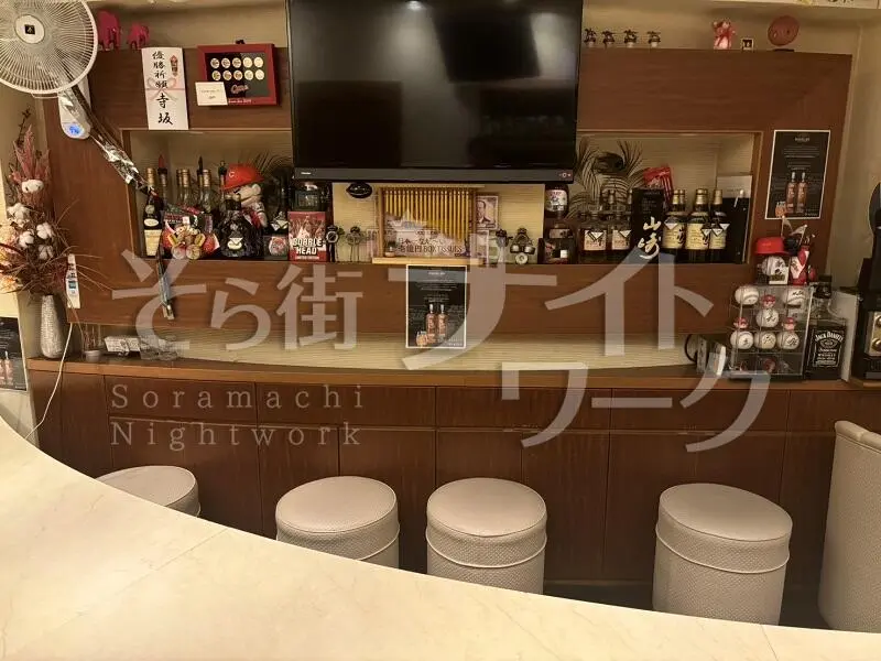 カウンターメインの小さなお店★おっとりママは聞き上手♪日払い◎