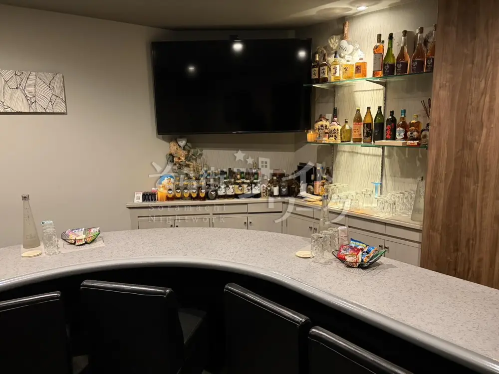 【一見お断り】パンツもOKのカウンター接客★30代・40代が輝く!