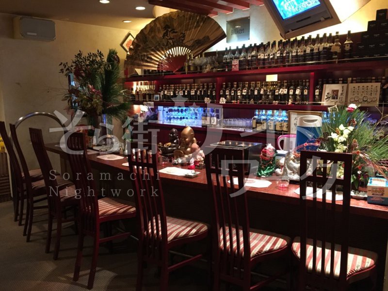 オープンから４０年以上！四季折々で内装が変わります☆