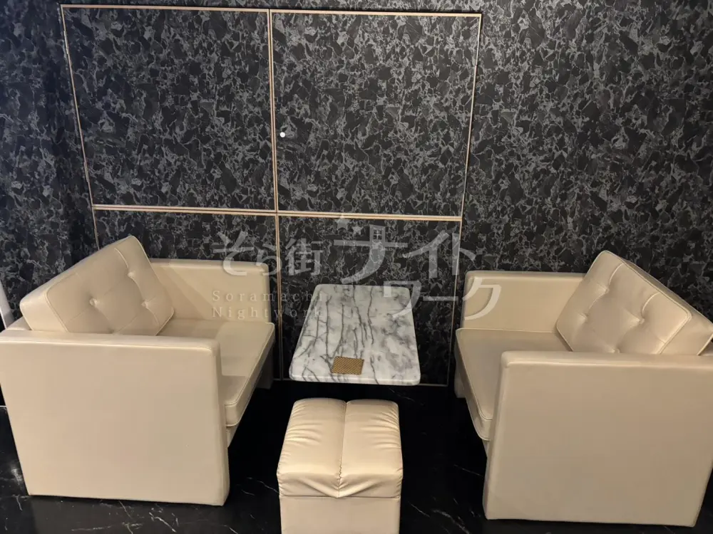 カウンターでゆったり接客★大人女子がさらに輝く自然体スナック★