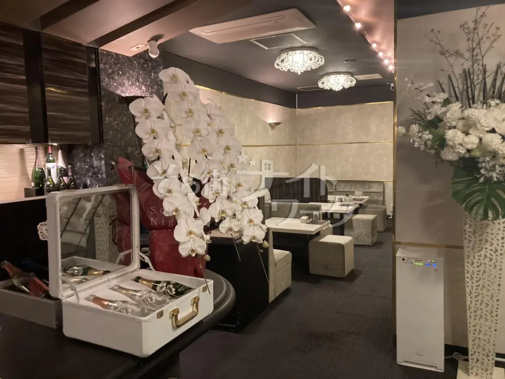 完全会員制ラウンジ｜安心の客層×高待遇♪店内は明るく清潔！