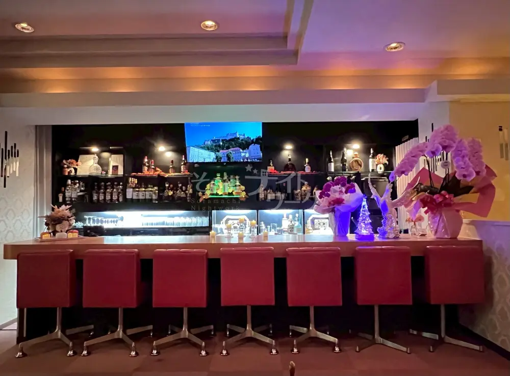 新規オープン★ホールスタッフ大募集/高知市TOP級の高時給♪