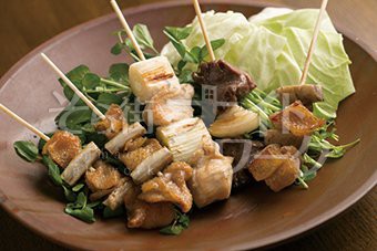 親鶏と鮮度抜群の朝引き鶏を、懐かしく趣ある店内で味わって。