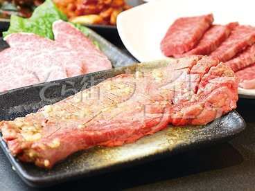 岡山市で特選の和牛を堪能するなら、「焼肉かどや本店」へ。 落ち着いた雰囲気のお座敷個室で厳選した美味しい焼肉はいかがですか？